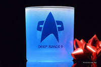 Load image into Gallery viewer, STAR TREK Deep Space 9 Command Badge Etched Rocks Whiskey Glass
