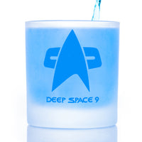 Load image into Gallery viewer, STAR TREK Deep Space 9 Command Badge Etched Rocks Whiskey Glass
